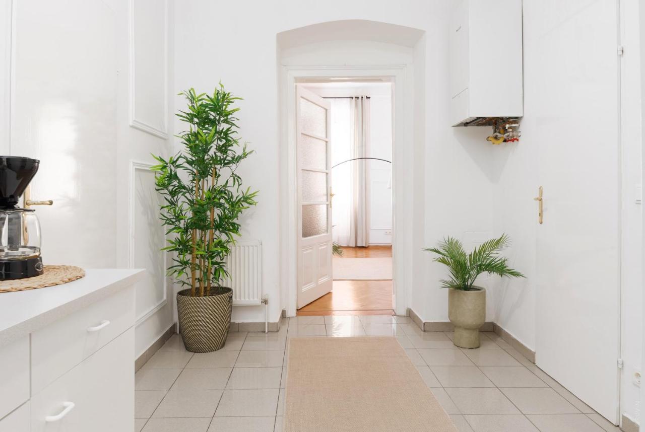 Designer Near Schoenbrunn * Vienne