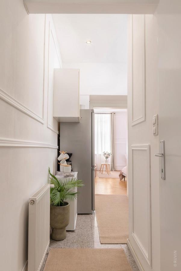 Designer Near Schoenbrunn * Wien